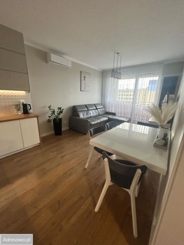 Mieszkanie 3-pokojowe Radom Osiedle XV-lecia, ul. Żwirki i Wigury. Zdjęcie 1