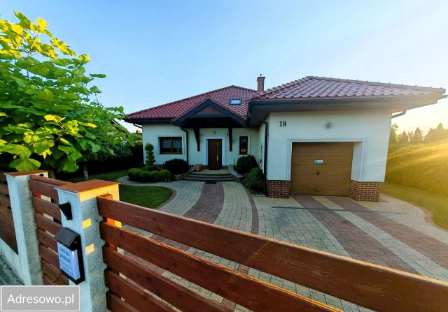 dom wolnostojący, 5 pokoi Brzeg Dolny, ul. Leszczynowa. Zdjęcie 1