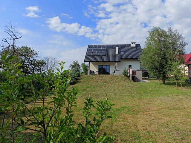 dom wolnostojący, 5 pokoi Modlnica, ul. Źródlana. Zdjęcie 1