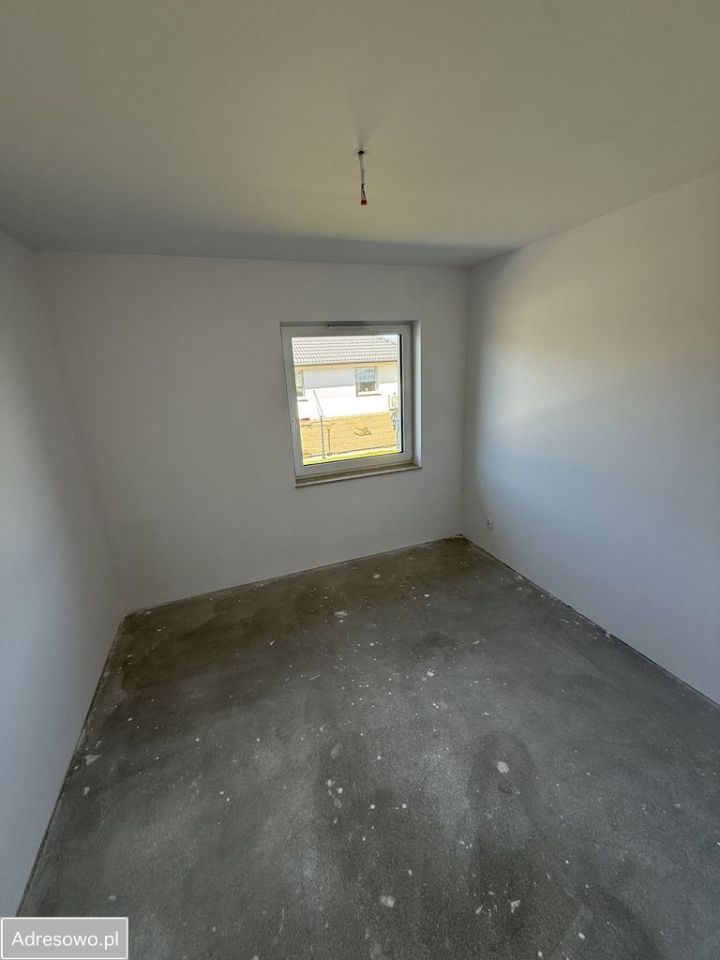 dom wolnostojący, 4 pokoje Różyny. Zdjęcie 3