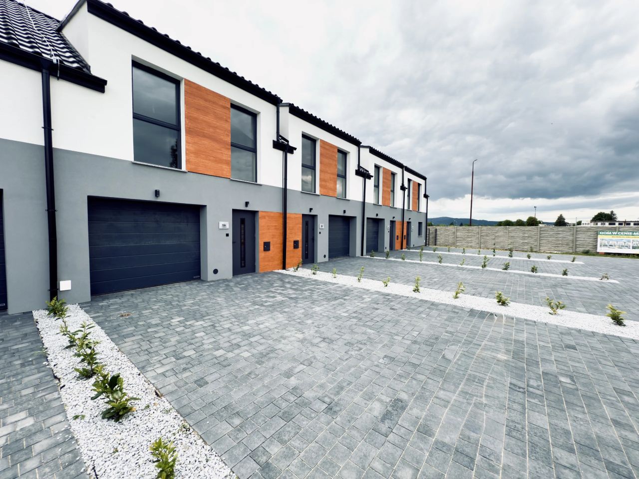 dom szeregowy, 4 pokoje Dzierżoniów, ul. Wojciecha Kilara. Zdjęcie 3