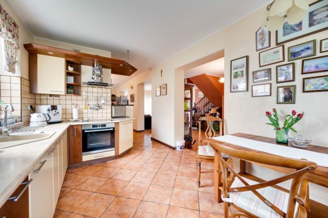 dom wolnostojący, 6 pokoi Rumia, ul. Kwiatowa. Zdjęcie 3