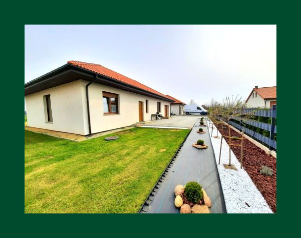 dom wolnostojący, 4 pokoje Poniatowice. Zdjęcie 1