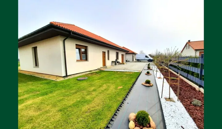 dom wolnostojący, 4 pokoje Poniatowice