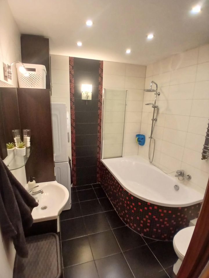 Mieszkanie 3-pokojowe Zabrze Centrum, ul. Marii Curie-Skłodowskiej. Zdjęcie 3