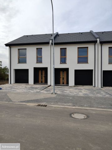 dom szeregowy, 5 pokoi Oleśnica Lucień, ul. Francuska. Zdjęcie 1