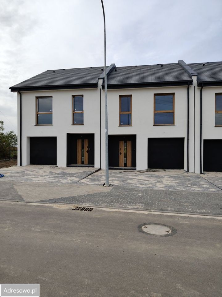 dom szeregowy, 5 pokoi Oleśnica Lucień, ul. Francuska