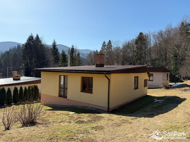 dom wolnostojący, 3 pokoje Żubracze. Zdjęcie 4