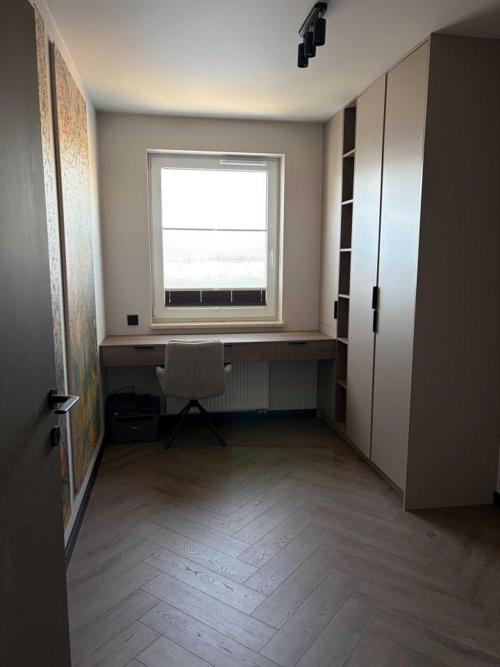 Mieszkanie 3-pokojowe Łomianki Dolne. Zdjęcie 2