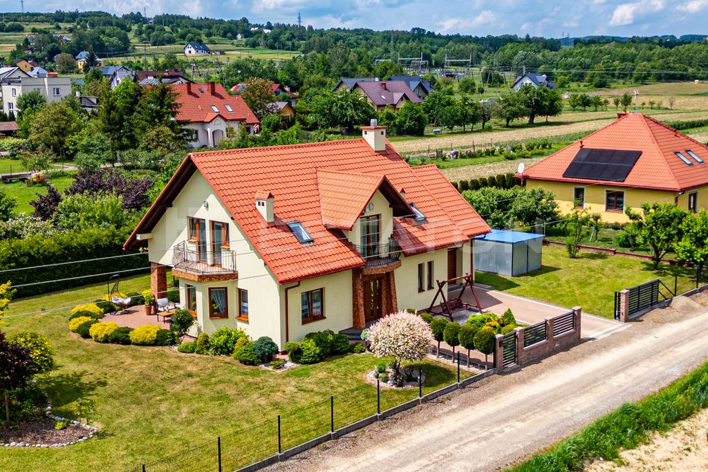 dom wolnostojący, 5 pokoi Dynów, ul. 1 Maja. Zdjęcie 2