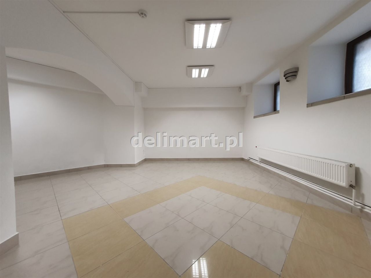 Lokal Lesko, pl. Konstytucji 3 Maja. Zdjęcie 5