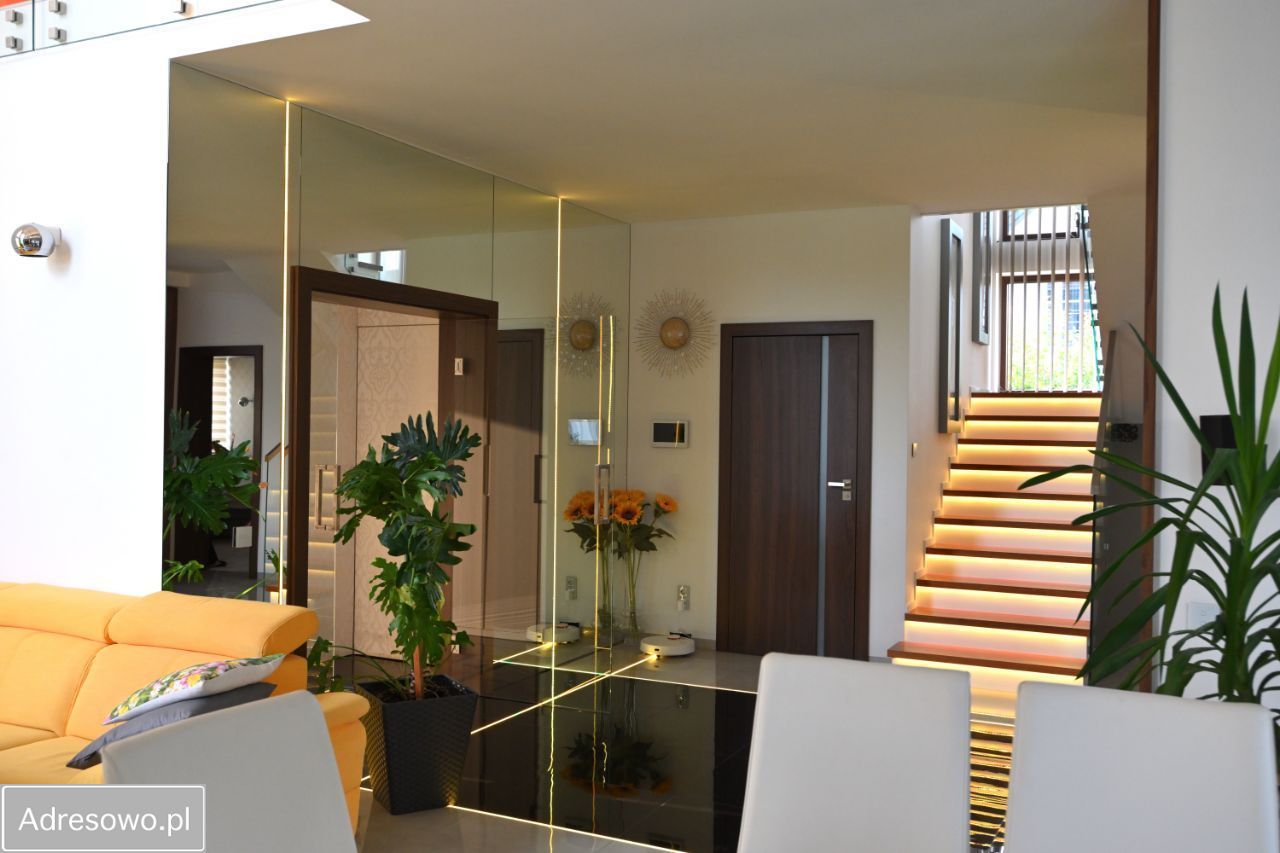 dom wolnostojący, 5 pokoi Ożarów Mazowiecki. Zdjęcie 3