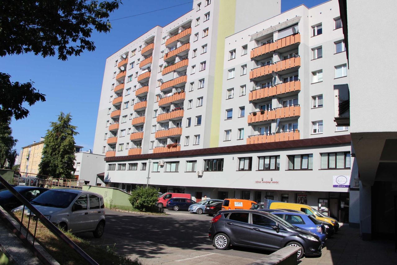 Mieszkanie 4-pokojowe Nisko. Zdjęcie 2