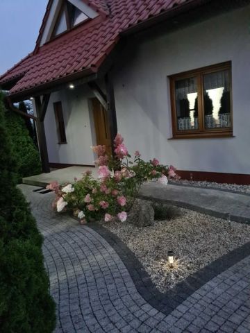 dom wolnostojący, 5 pokoi Stanowice, ul. Liliowa. Zdjęcie 1