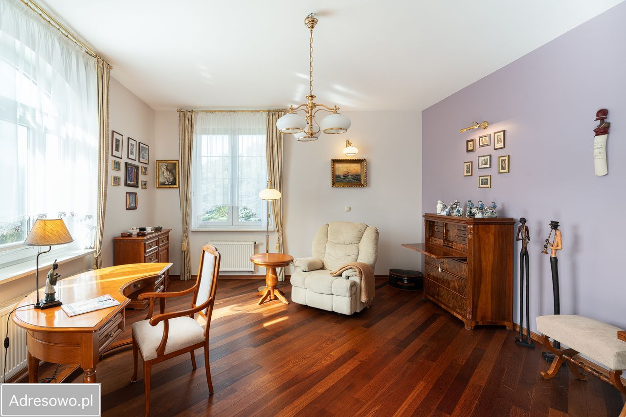 dom wolnostojący, 6 pokoi Chyby. Zdjęcie 2