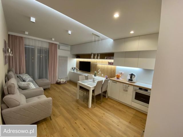 Mieszkanie 3-pokojowe Warszawa Targówek. Zdjęcie 1