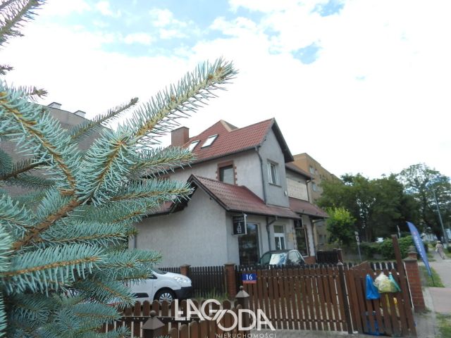 dom wolnostojący, 7 pokoi Międzyrzecz, ul. Poznańska. Zdjęcie 1