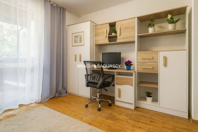 bliźniak, 5 pokoi Wieliczka Centrum, ul. Brata Alojzego Kosiby. Zdjęcie 11