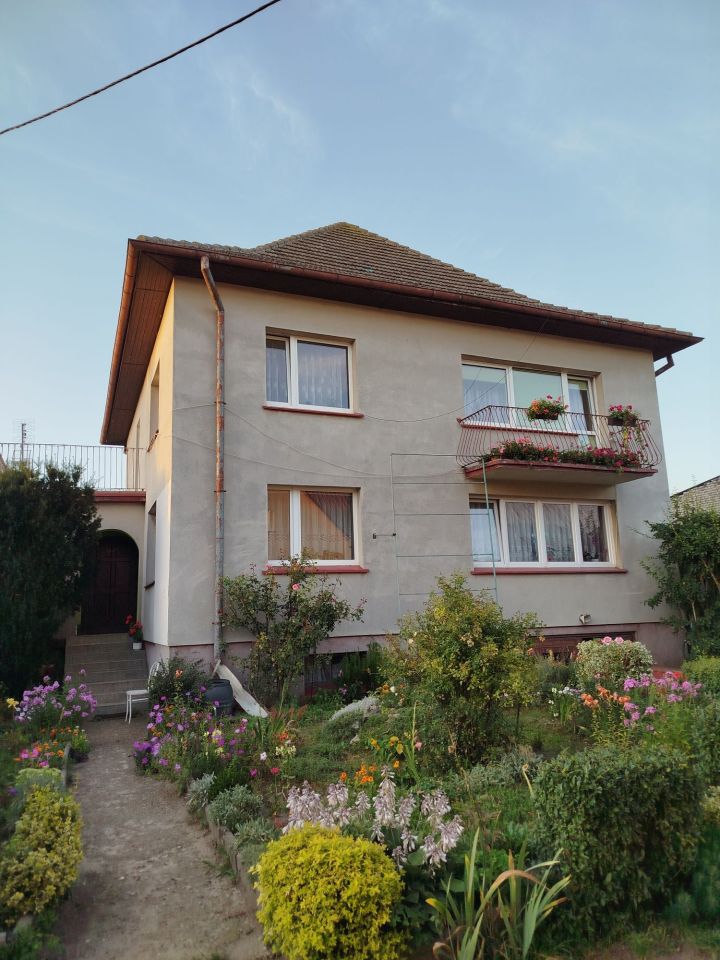 dom wolnostojący Klasztorne