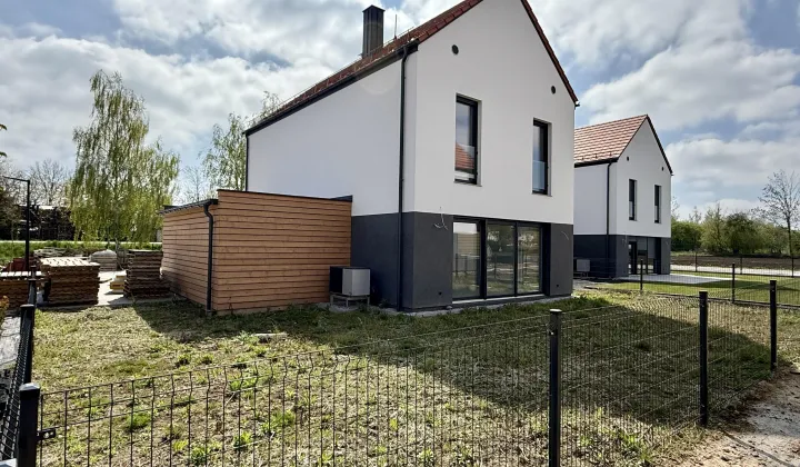 dom wolnostojący, 5 pokoi Tyniec Mały, ul. Brzoskwiniowa