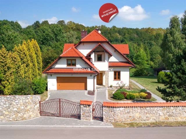 dom wolnostojący, 5 pokoi Zabierzów. Zdjęcie 1