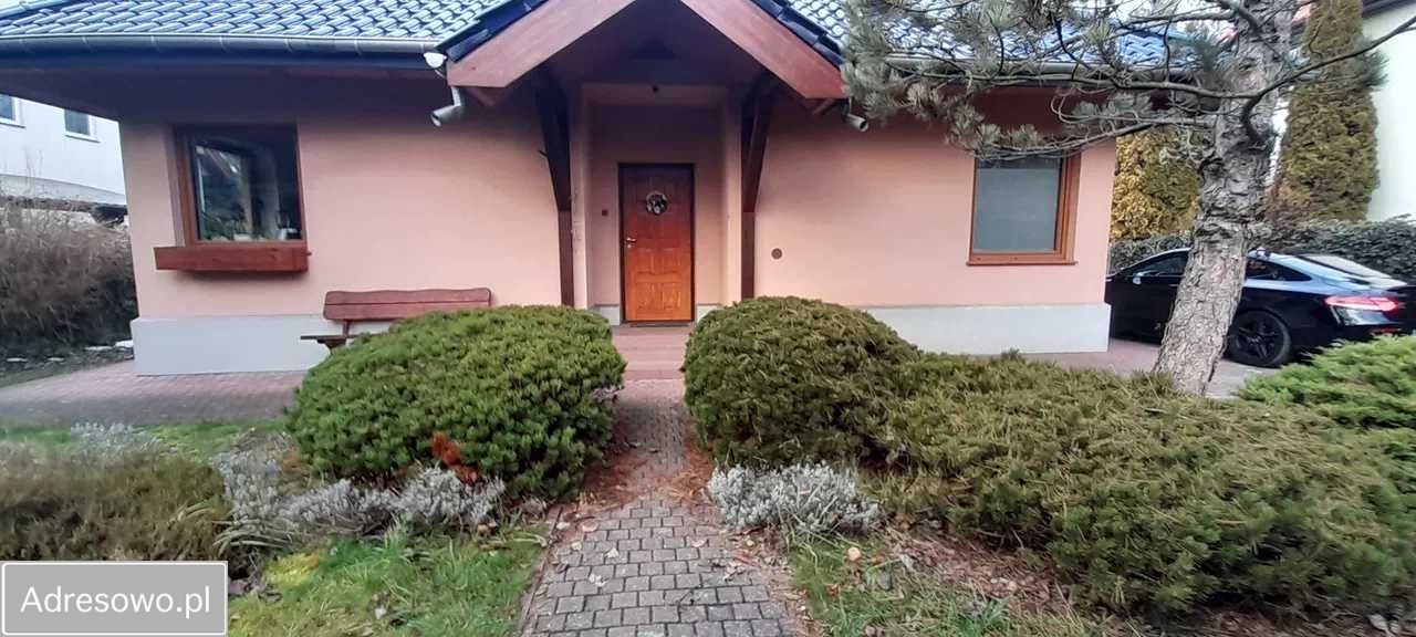 dom wolnostojący Łazy, ul. Różana. Zdjęcie 1