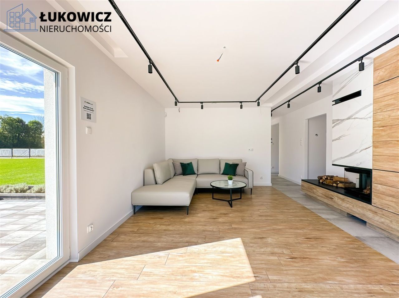 dom wolnostojący, 4 pokoje Pisarzowice. Zdjęcie 1