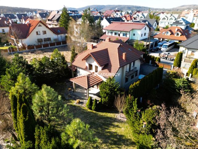 dom wolnostojący, 7 pokoi Kraków Dębniki, ul. Sławomira Odrzywolskiego. Zdjęcie 4