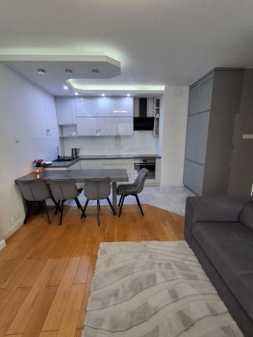 Mieszkanie 3-pokojowe Warszawa Ursus, ul. Tadeusza Hennela. Zdjęcie 4