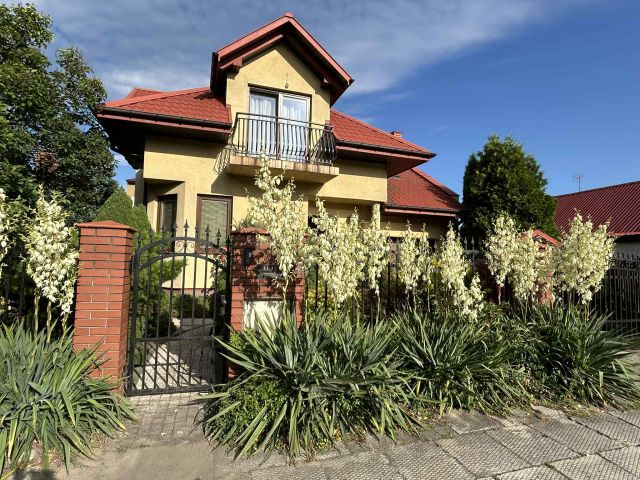 dom wolnostojący, 5 pokoi Radom Glinice, Podmiejska. Zdjęcie 1