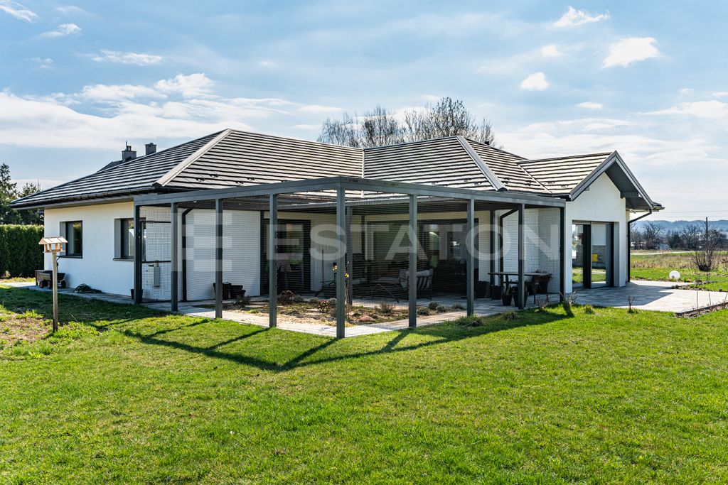 dom wolnostojący, 4 pokoje Trzciana. Zdjęcie 18