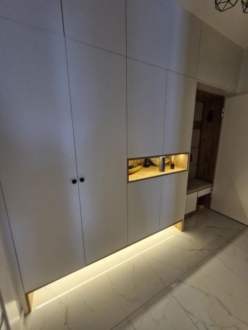 Mieszkanie 3-pokojowe Zamienie. Zdjęcie 3