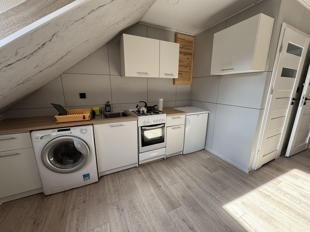 Mieszkanie 4-pokojowe Kudowa-Zdrój, ul. 1 Maja. Zdjęcie 2