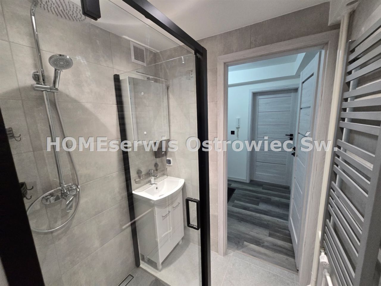 Mieszkanie 3-pokojowe Ostrowiec Świętokrzyski Centrum. Zdjęcie 2