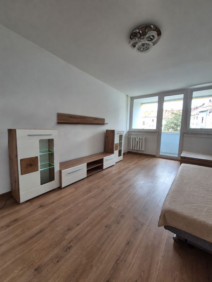 Mieszkanie 3-pokojowe Legnica Zosinek, ul. Senatorska. Zdjęcie 1
