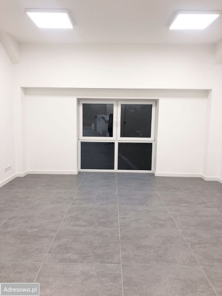 Hala/magazyn Zagrody Zgórsko. Zdjęcie 9