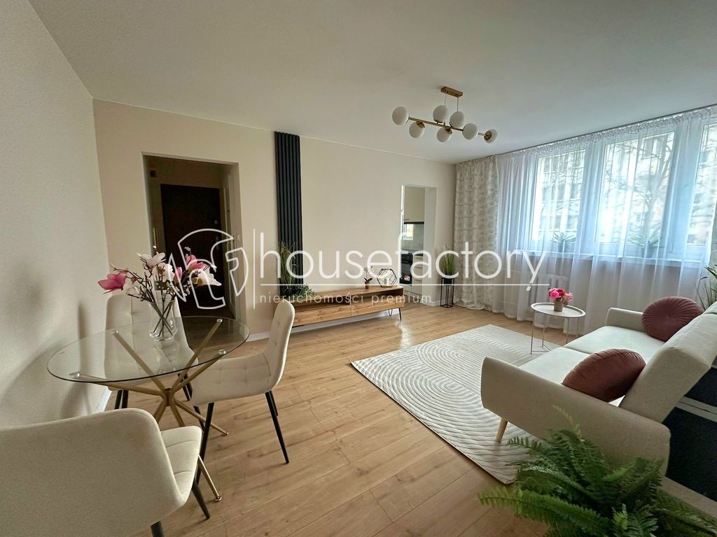 Mieszkanie 3-pokojowe Łódź Dąbrowa, ul. Podhalańska. Zdjęcie 1