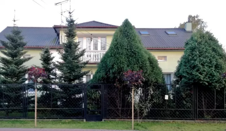 dom wolnostojący, 8 pokoi Karczew, ul. Gołębia