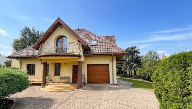 dom wolnostojący, 5 pokoi Konstantynów Łódzki Centrum, al. Kombatantów. Zdjęcie 1