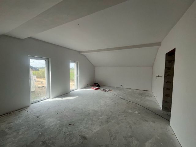 dom wolnostojący, 4 pokoje Rasy. Zdjęcie 4