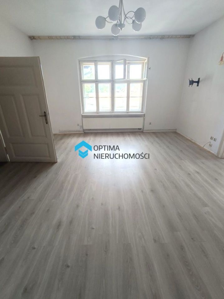 Mieszkanie 3-pokojowe Jelenia Góra Cieplice Śląskie-Zdrój. Zdjęcie 2