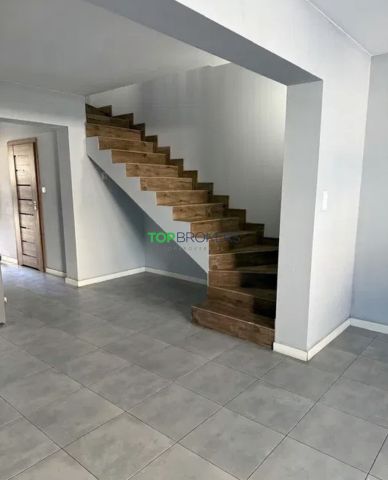 dom szeregowy, 9 pokoi Ząbki. Zdjęcie 1