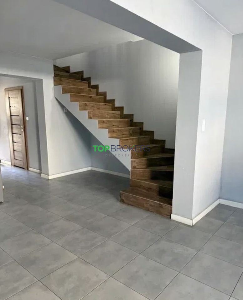 dom szeregowy, 9 pokoi Ząbki. Zdjęcie 1