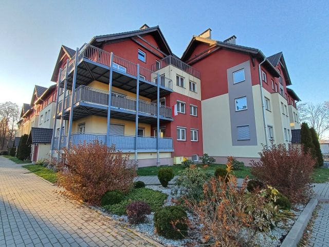 Mieszkanie 4-pokojowe Jelenia Góra Cieplice Śląskie-Zdrój, ul. Malinnik. Zdjęcie 1