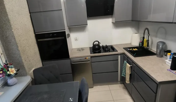 Mieszkanie 3-pokojowe Bytom Karb, Konstytucji