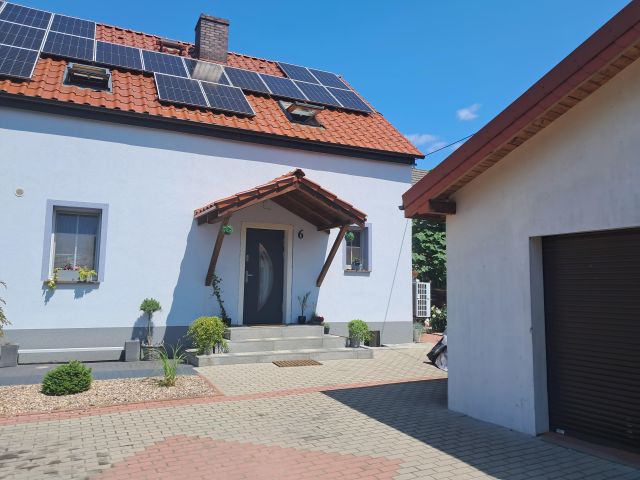 dom wolnostojący, 5 pokoi Bystrzyca, ul. Krótka. Zdjęcie 1