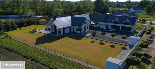 dom wolnostojący, 8 pokoi Wiązów, ul. Józefa Chełmońskiego. Zdjęcie 1