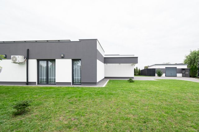 dom wolnostojący, 4 pokoje Jedlec. Zdjęcie 12