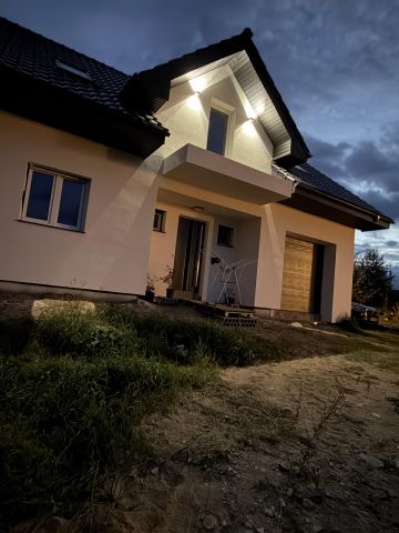 dom wolnostojący, 4 pokoje Żółte. Zdjęcie 1