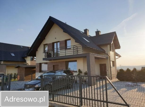 dom wolnostojący, 3 pokoje Modlnica, ul. Leśna. Zdjęcie 1